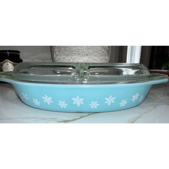 PYREX Turquoise Snowflake Divided Casserole Dish With Lid 1/2 Quart Vintage 1950 - Picture 10 of 11
